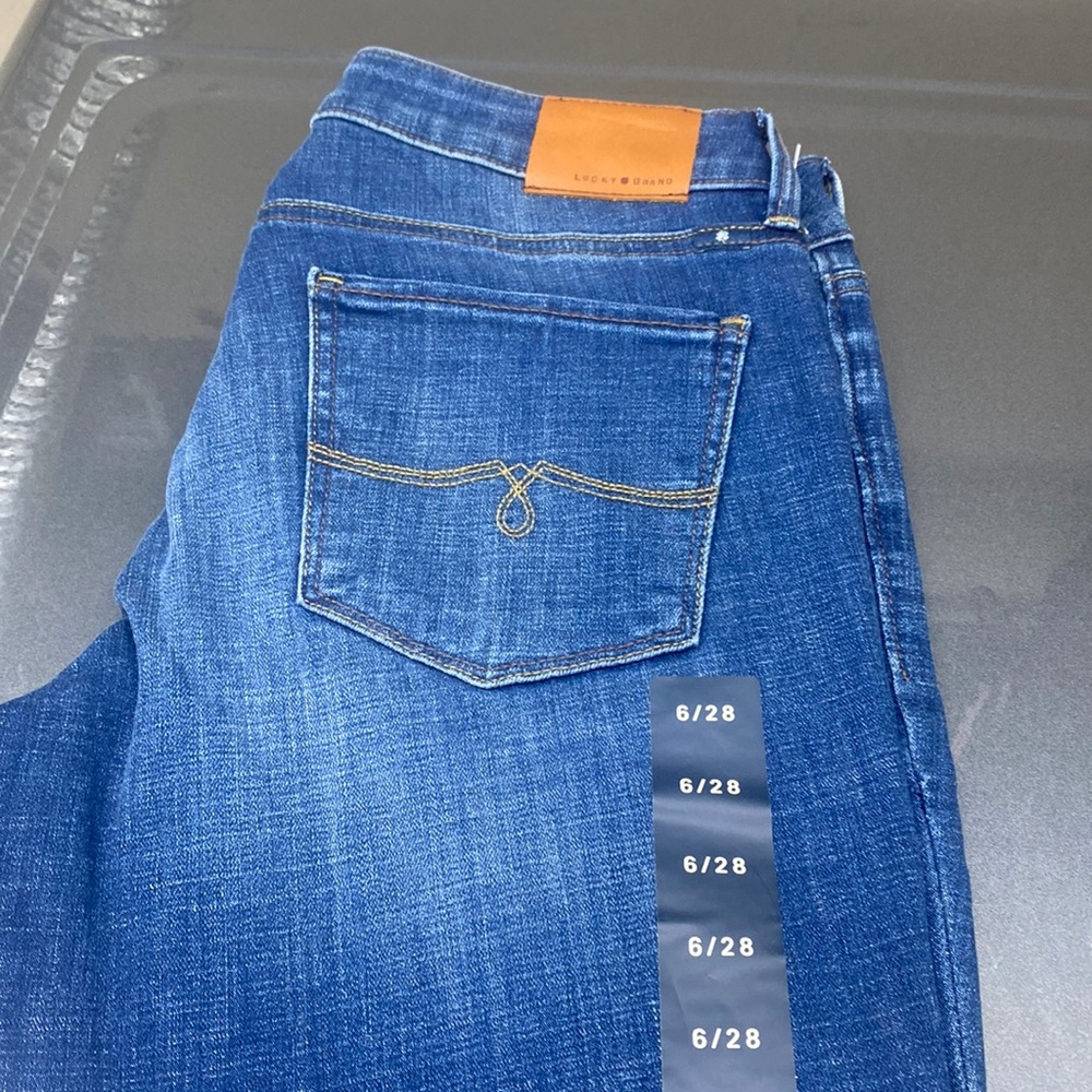 NWT - Lucky Brand - size 6- Lolita skinny